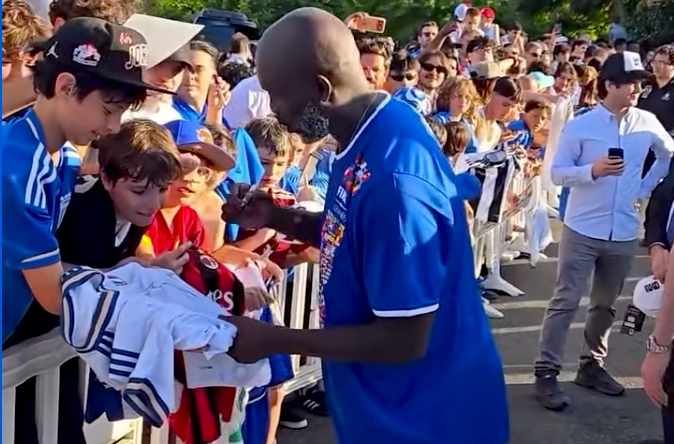 George Weah 🇱🇷 With FIFA Signing Autographs For Young Fans In NYC Inside The Diaspora Sports Football